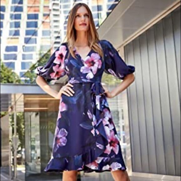 Adrianna Papell Dresses & Skirts - Adrianna Papell • Floral Print V Neck A-Line Dress